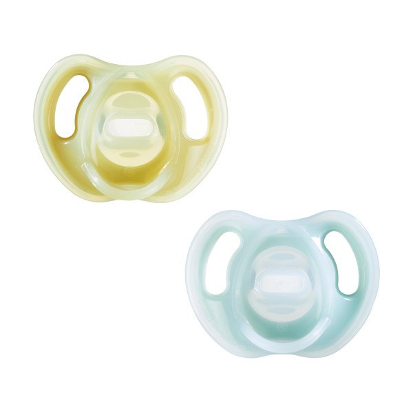 Tommee Tippee Ultra-light Soothers, 6-18 months, 2 pack of one piece silicone,